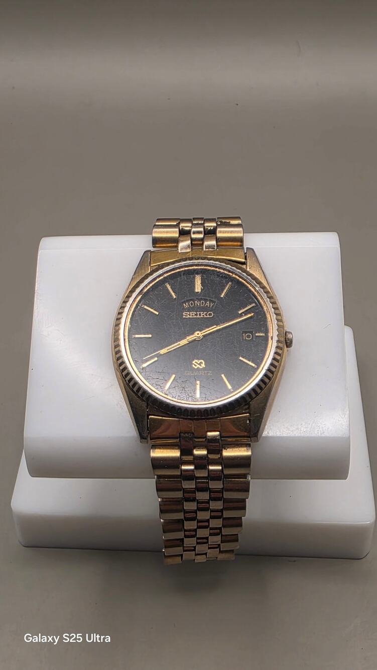 Vintage Seiko SQ Quartz Day Date Gold Tone Men’s Watch Fluted Bezel